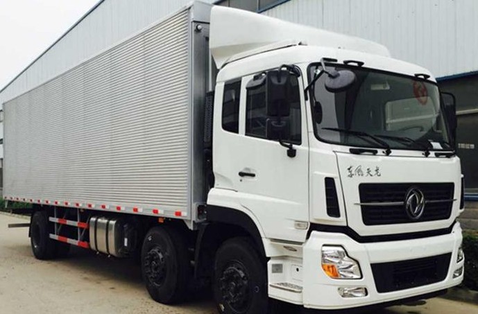9.6米箱式货车(后四轮) 9.6米箱式货车(后四轮)