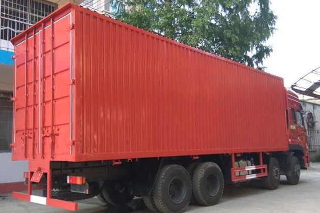 9.6米箱式货车(后八轮) 9.6米箱式货车(后八轮)